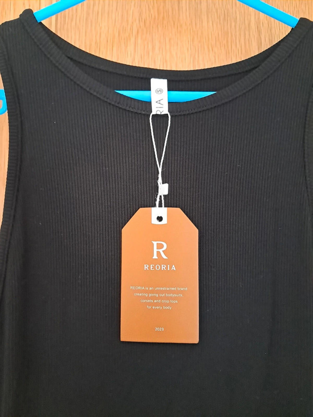 Black sleeveless bodycon dress