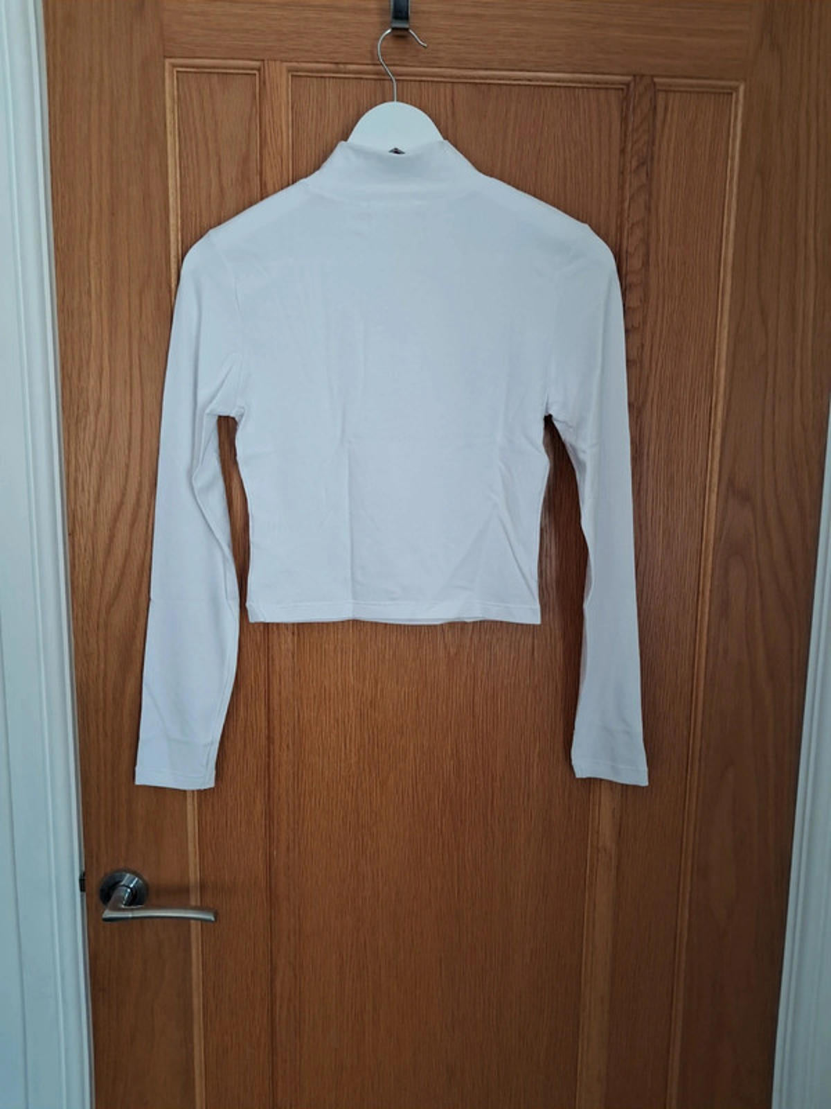 White long sleeve crop top